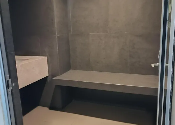 Luxury With Amazing Pool, Gym, Sauna, Wifi