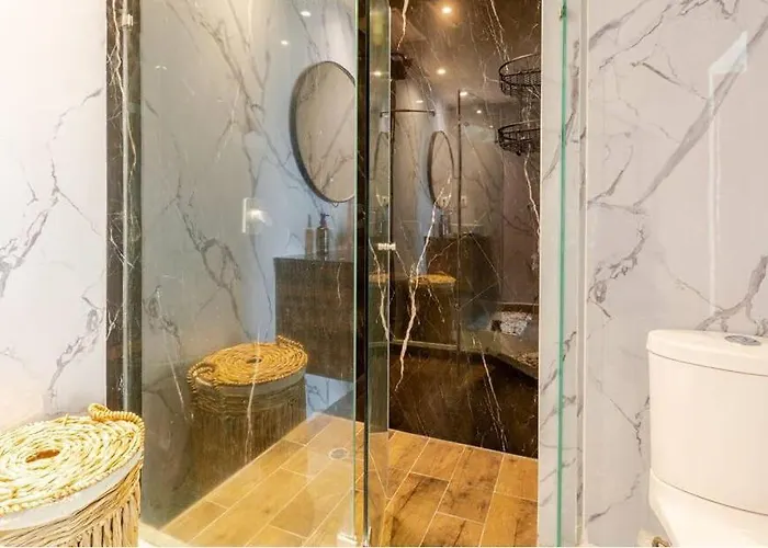 Luxury With Amazing Pool, Gym, Sauna, Wifi Apartment *