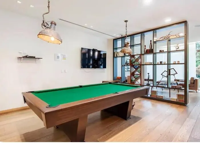 Apartment Luxury With Amazing Pool, Gym, Sauna, Wifi