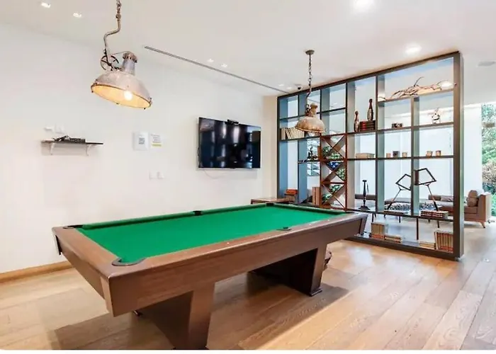 Apartment Luxury With Amazing Pool, Gym, Sauna, Wifi