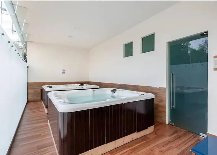 Apartment Luxury With Amazing Pool, Gym, Sauna, Wifi
