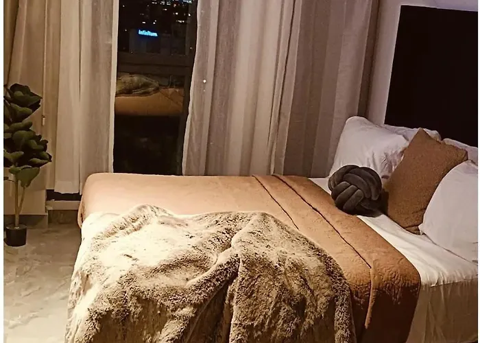 Apartment Luxury With Amazing Pool, Gym, Sauna, Wifi *